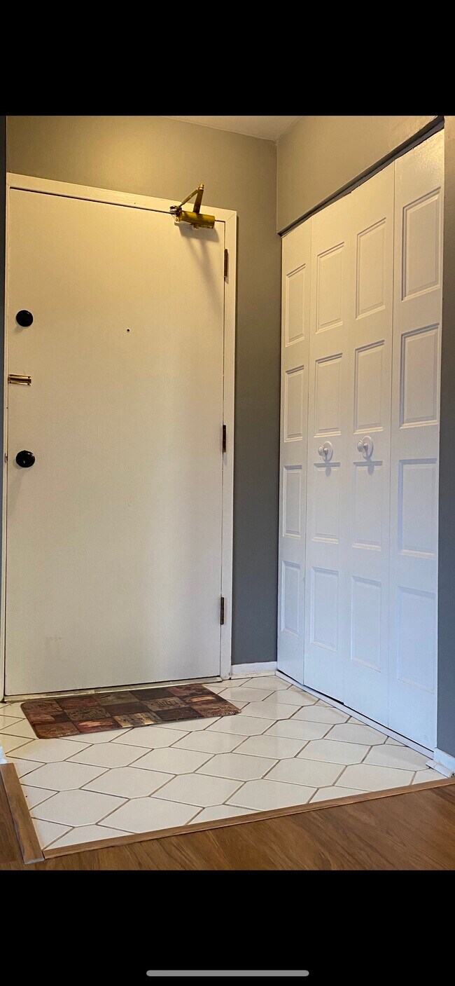 Building Photo - 718 Tullamore Ct