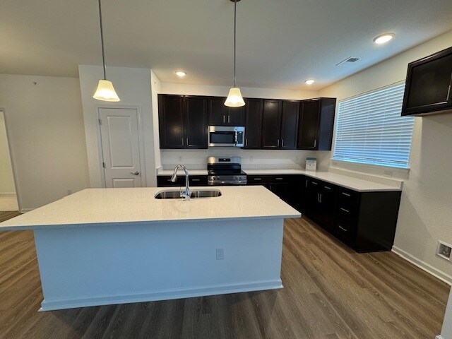 Building Photo - 1720 Vankar Dr