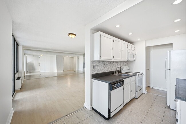 Building Photo - 300 Winston Dr