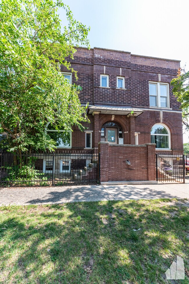 Foto del edificio - 1533 W Leland Ave