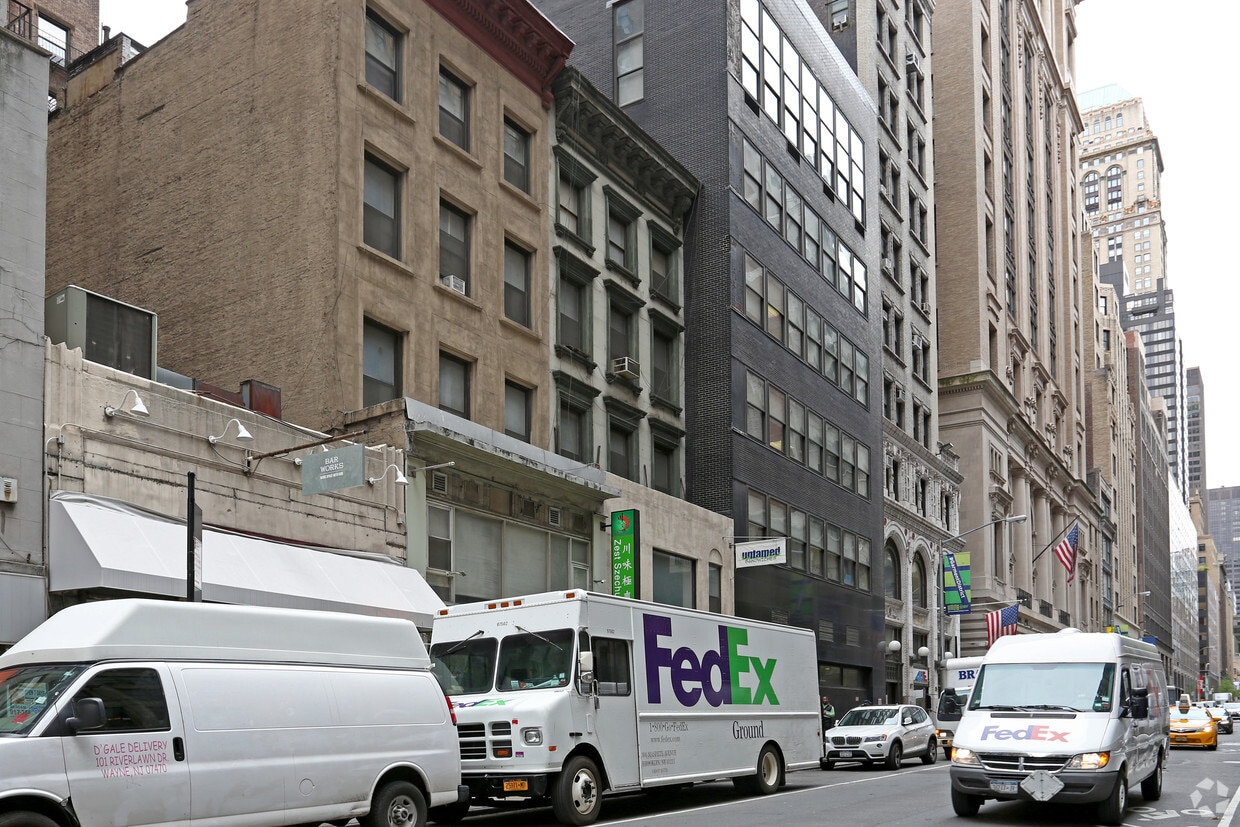 Building Photo - 43 W 39th St