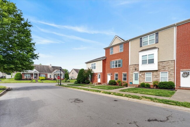 Building Photo - 3 Bedroom 3 1/2 Bath Pet Friendly Condo For Rent!