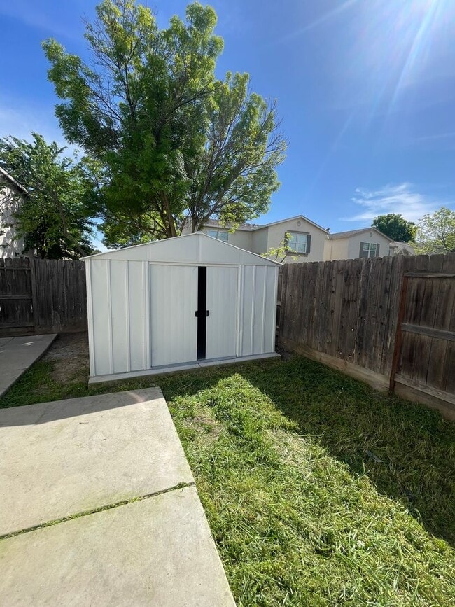 Building Photo - 3723 Compass Pointe Ave