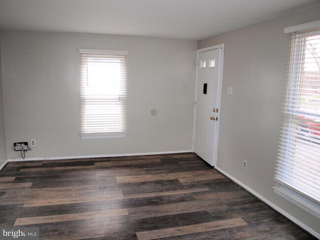 Foto del edificio - 12 W Wayne Terrace