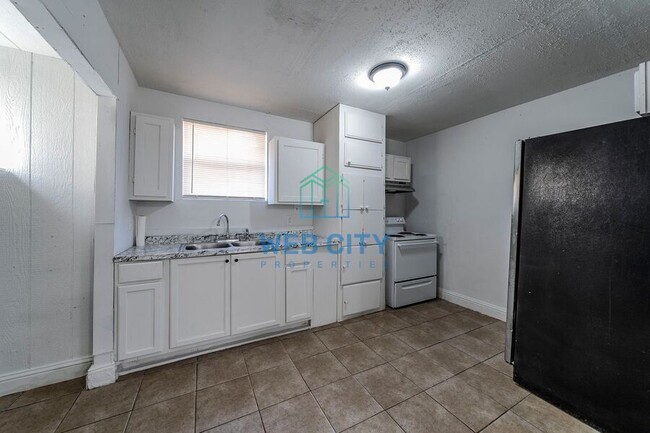 Building Photo - 15417 Flud Rd