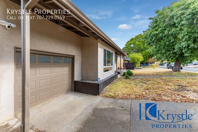 Building Photo - Lovely, updated home with large yard and A/C