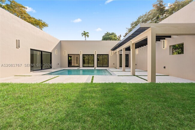 Foto del edificio - 12335 Griffing Blvd