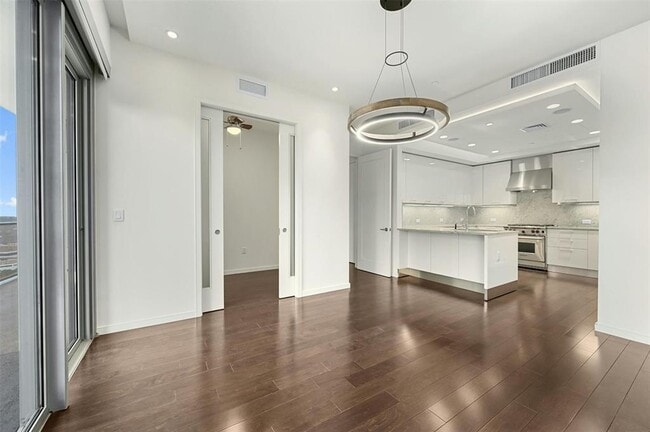 Building Photo - 200 N Congress Ave