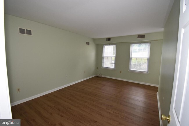 Building Photo - 760 Scotch Way