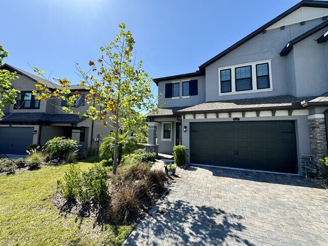 Building Photo - "Modern 3 Bed, 2.5 Bath Luxury Townhouse i...
