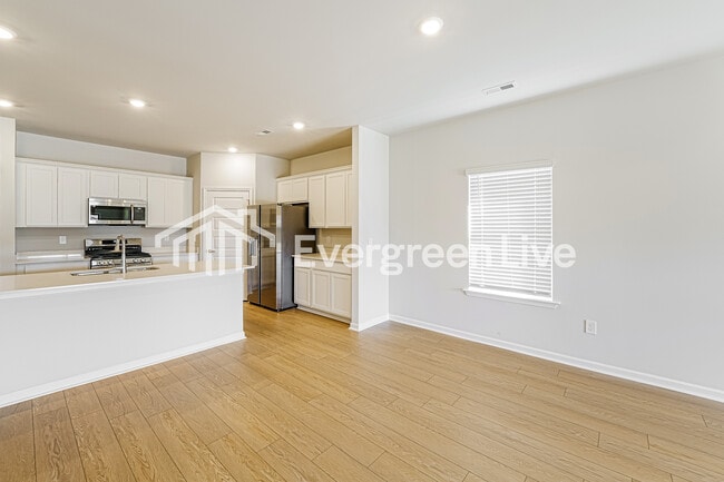 Foto del edificio - 318 Pond Spg Dr