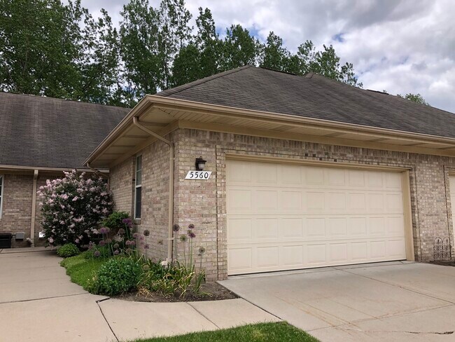 Building Photo - 5560 Seabreeze Ln