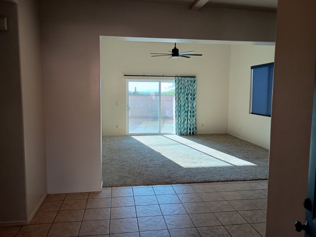 Building Photo - 8119 N Peppersauce Dr