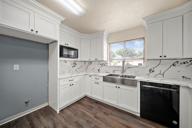 Building Photo - 14107 Woodnook Dr