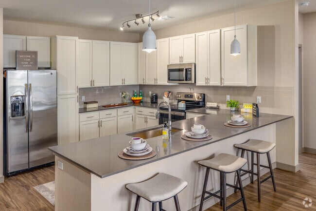 2HAB_2BA_1,350SF -Cocina 2 - Versol