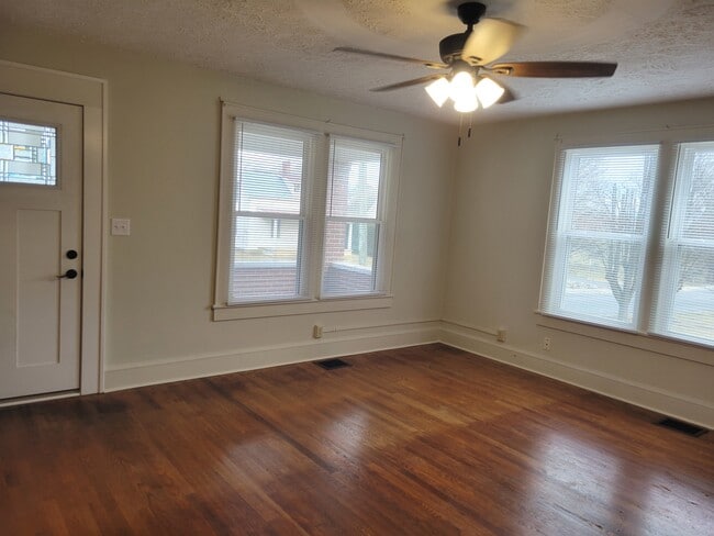 Building Photo - 545 Tazewell St
