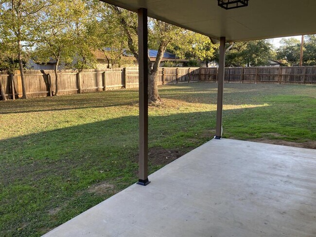 Foto del edificio - 312 Live Oak Dr