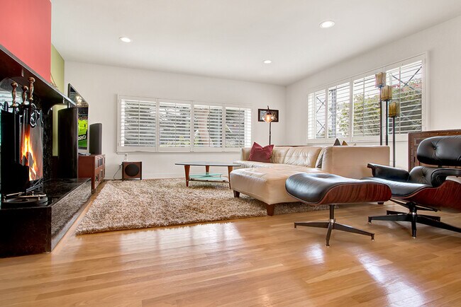 Foto del edificio - 4944 Ledge Ave