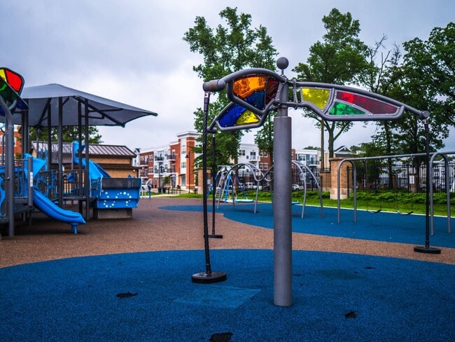 Building Photo - The Promenade at Founders Square