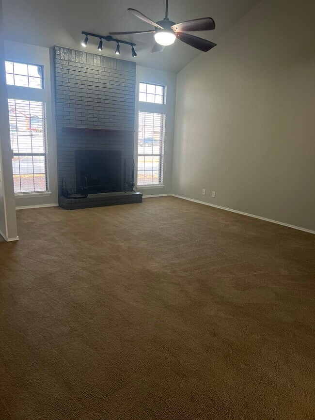 Living Room - 11201 S 106th East Ave