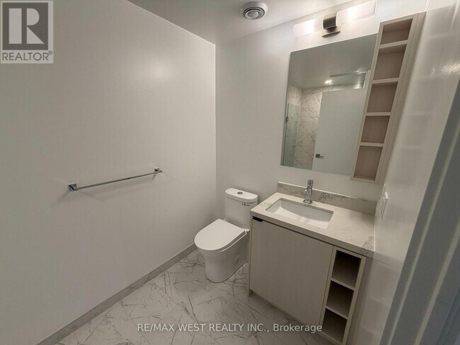 Building Photo - 252 Church St