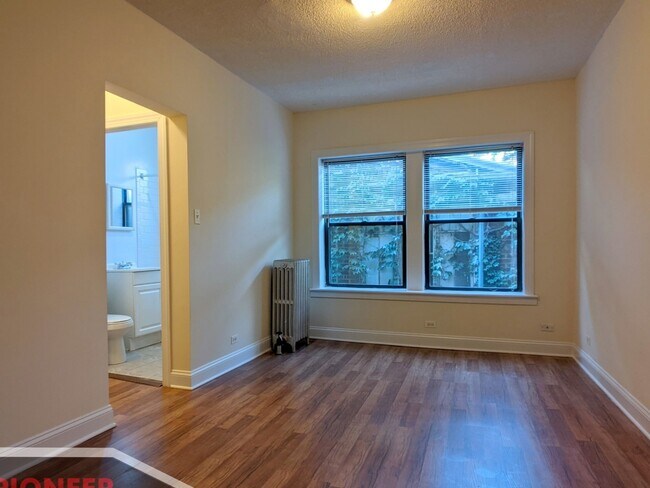 Foto del edificio - 1742 N Humboldt Blvd