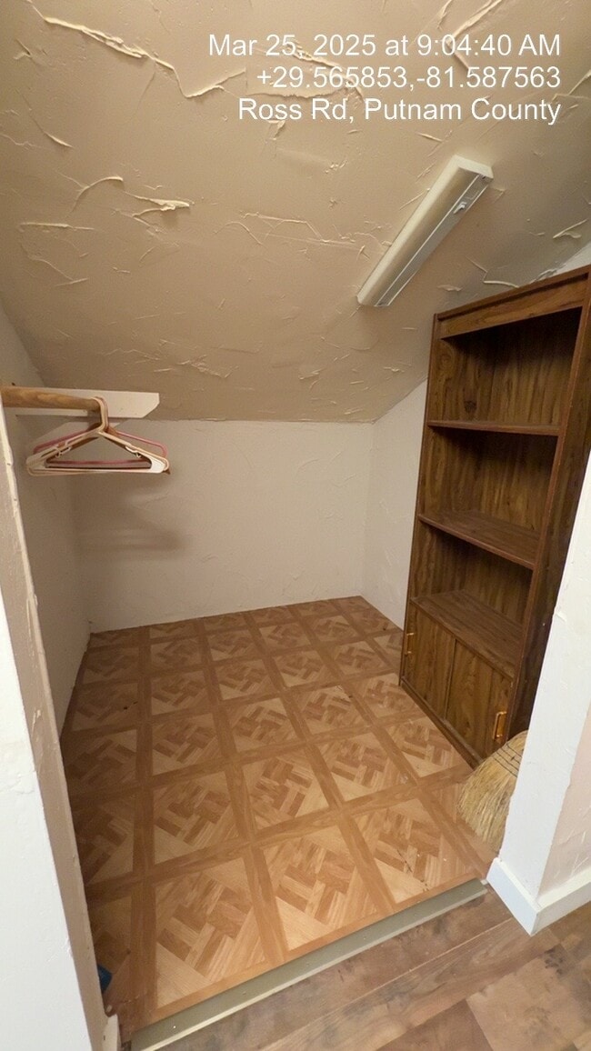 Building Photo - 110 Betsy Ross Pl