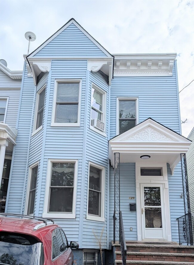 Building Photo - 125 Highland Ave