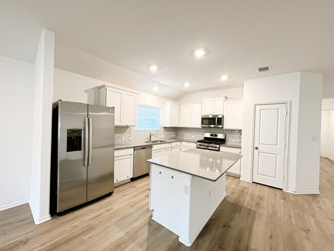 Building Photo - 1729 Catahoula Dr