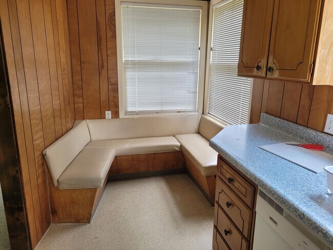 Photo - Lewis & Clark Graduate/Law Students ONLY Apartment