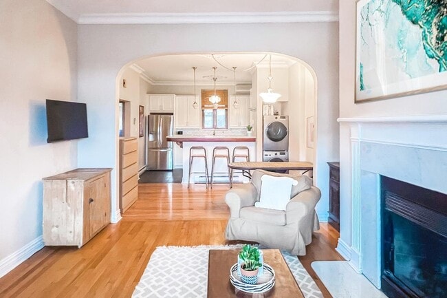 Building Photo - 1505 Av Argyle