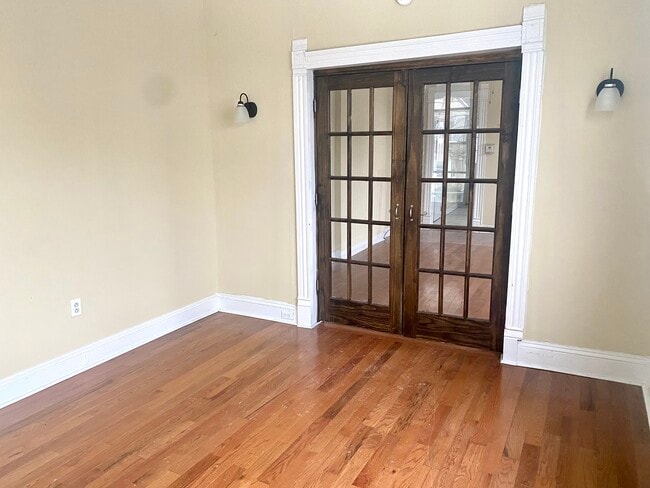 Building Photo - 800 Electric St