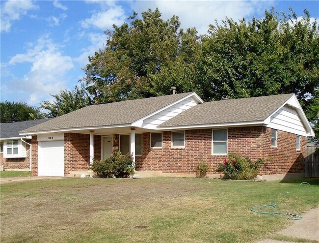 Building Photo - 1104 N Gale Ave
