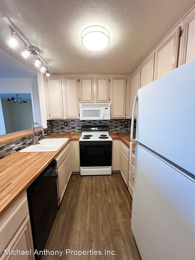 Building Photo - 2 br, 2 bath House - 2005 Burton St #29