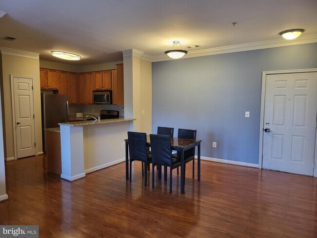 Foto del edificio - 4850 Eisenhower Ave