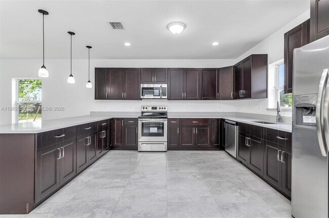 Foto del edificio - 2360 NW 14th St