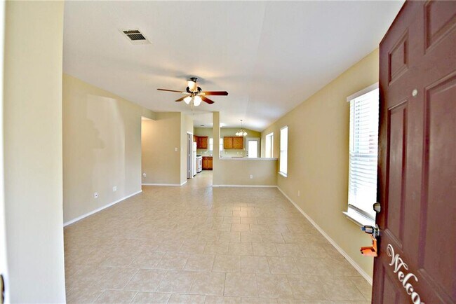 Building Photo - 1110 Henderson Dr