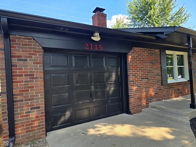 Foto del edificio - 2115 Dawnshire Dr