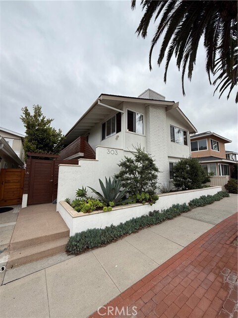 Building Photo - 303 Marguerite Ave