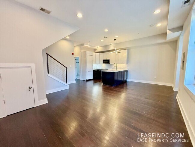 Building Photo - 907 N Street NW-#B1