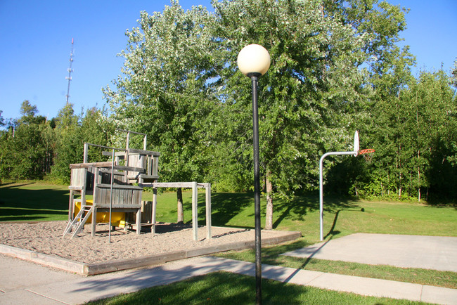 Building Photo - Lakeview Terrace Townhomes