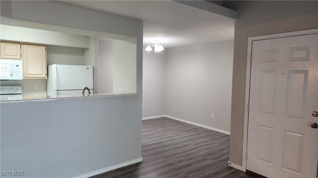Foto del edificio - 555 E Silverado Ranch Blvd