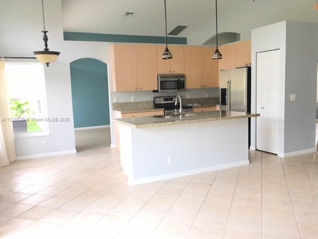 Building Photo - 743 SW 190th Ave