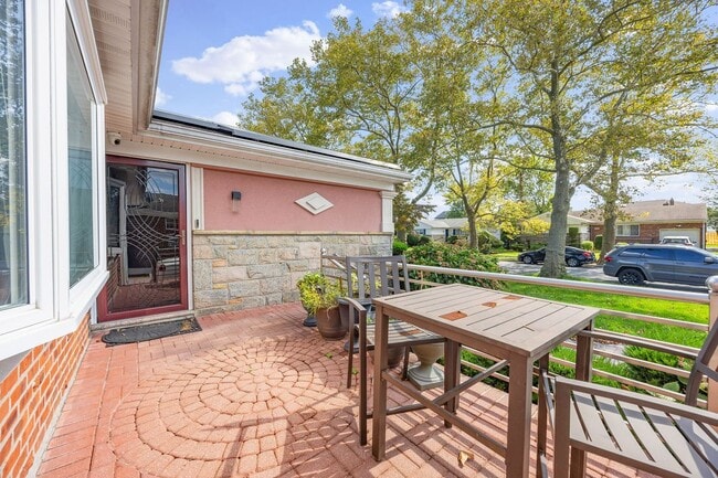 Foto del edificio - 2282 Baylis Ave