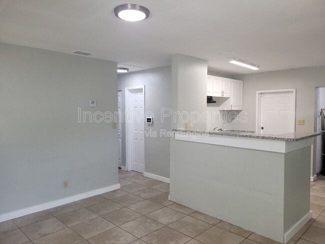 Foto del edificio - 7726 Pomelo Dr