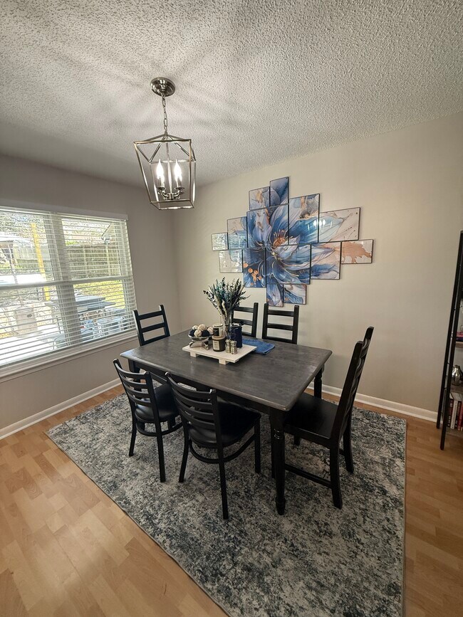 Foto del edificio - 223 Karen Ct