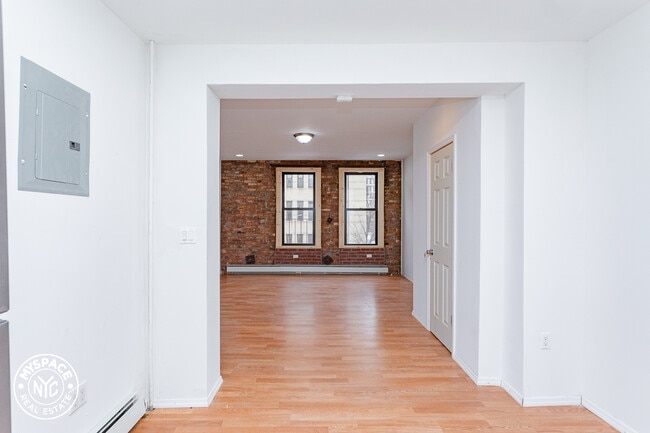 Building Photo - 487 St Johns Pl