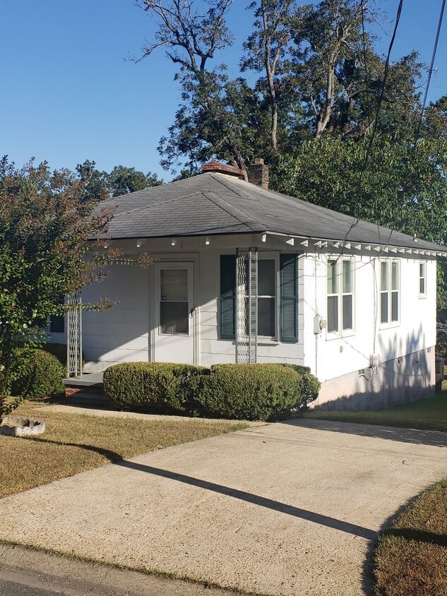 Primary Photo - 2 Bedroom 1 Bath Home With Large Yard and ...