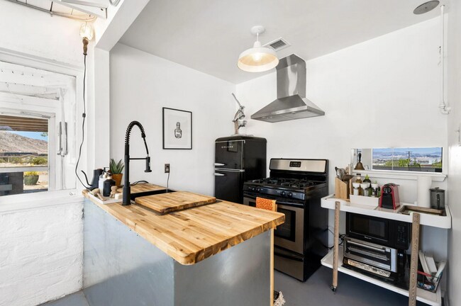 Foto del edificio - 7657 N Star Ave