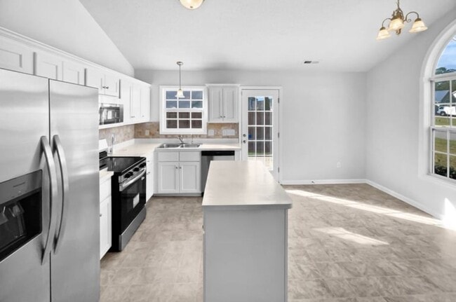 Building Photo - 100 Waterford Dr